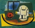 Pomme et verre devant une fenetre 1923 Cubist
